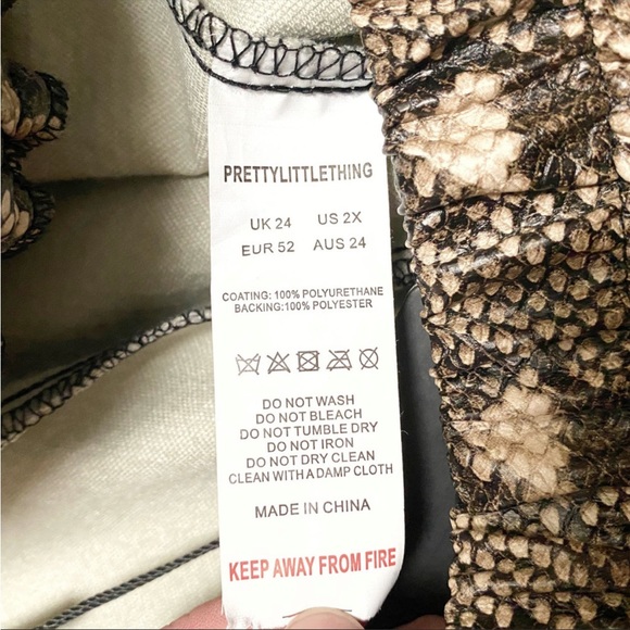 NWT PrettyLittleThing Plus Taupe Snake Print Pocket Detail Crop Trousers - Picture 3 of 9